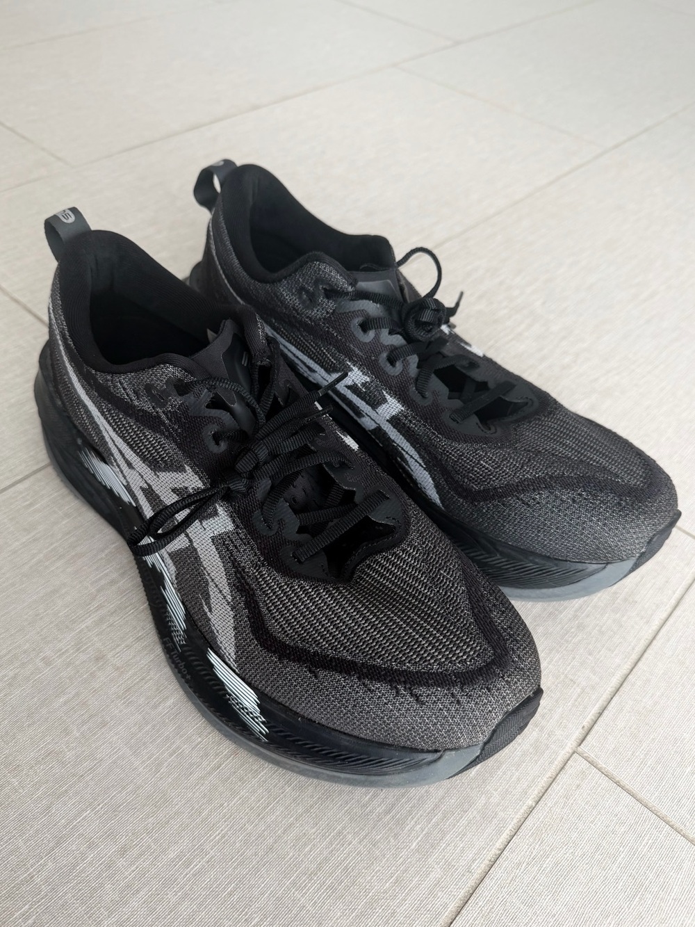 ASICS Superblast 2 (men’s size 11) - Great for Walking / Casual Outings